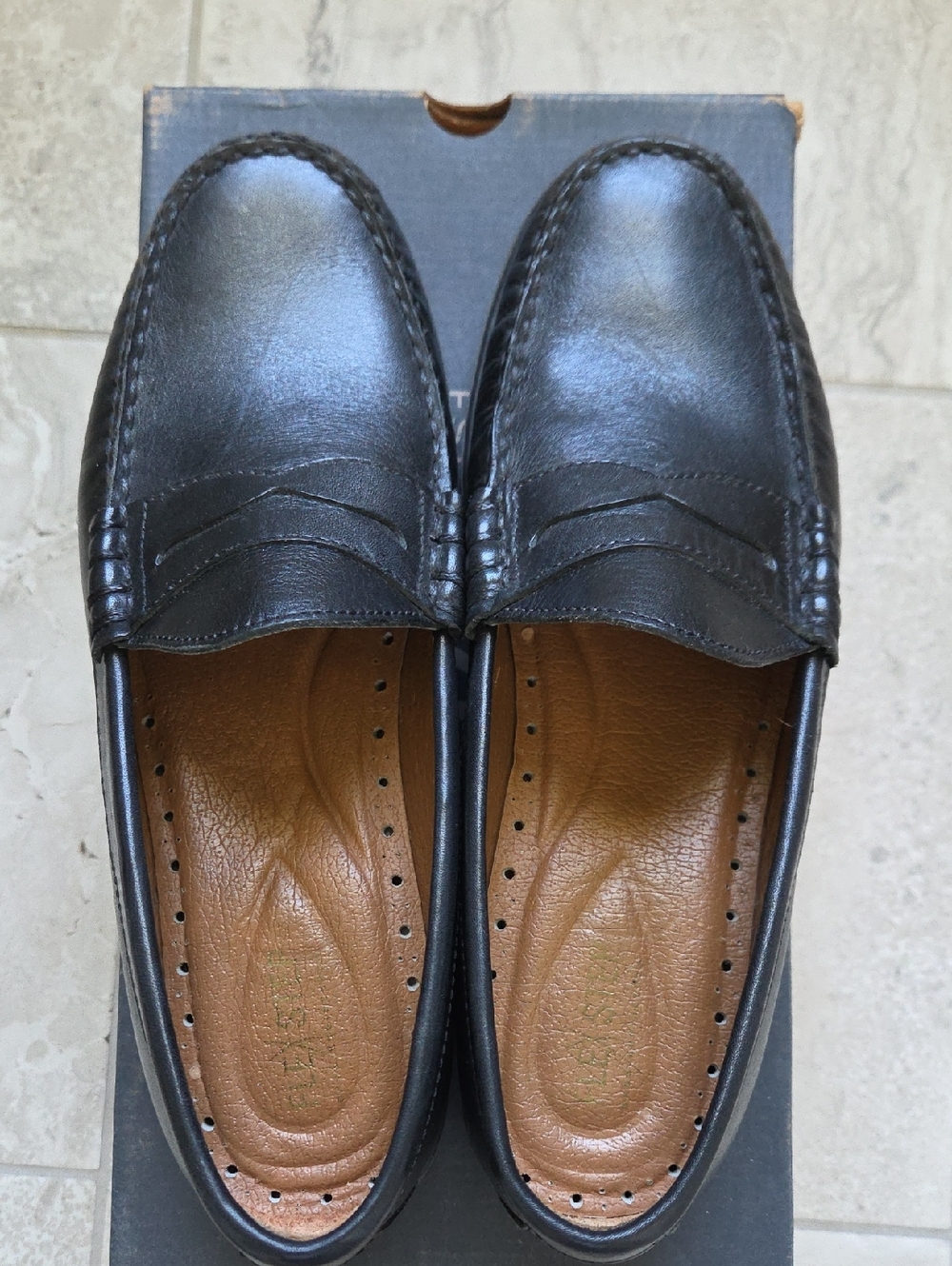 G.H. Bass & Co. Black Leather Penny Loafers Will Fit Womens Sz 9.5